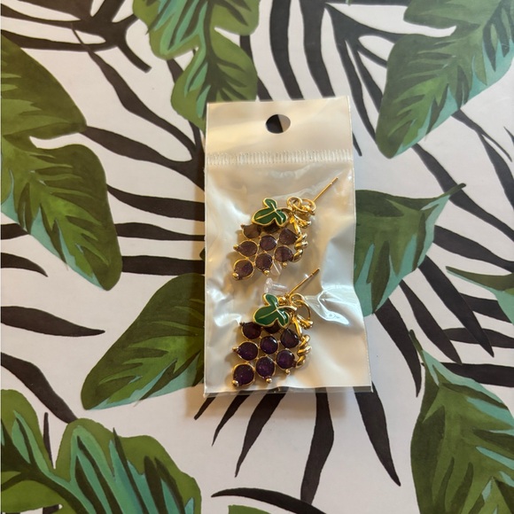FREE W/ PURCHASE Grape Earrings - Picture 1 of 2